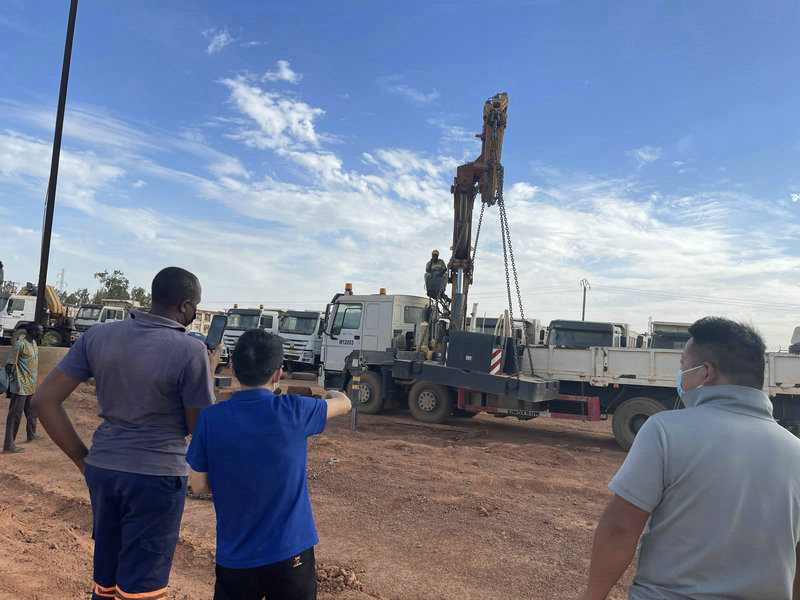 HOWO 6x4 Crane Truck: Boost Burkina Faso Projects