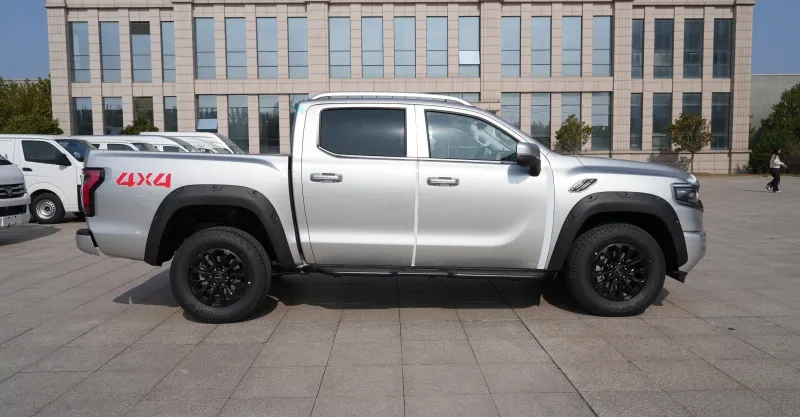 Premium Foton Tunland V9 Automatic LHD Pickup - Aurora Silver