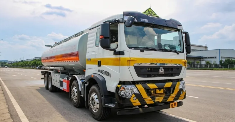Sinotruk HOWO 8x4 Fuel Tanker | 35,000L Heavy-Duty Oil Transport