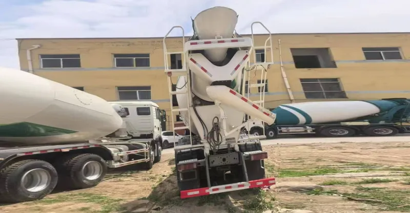 Sinotruk HOWO 371HP Concrete Mixer Truck